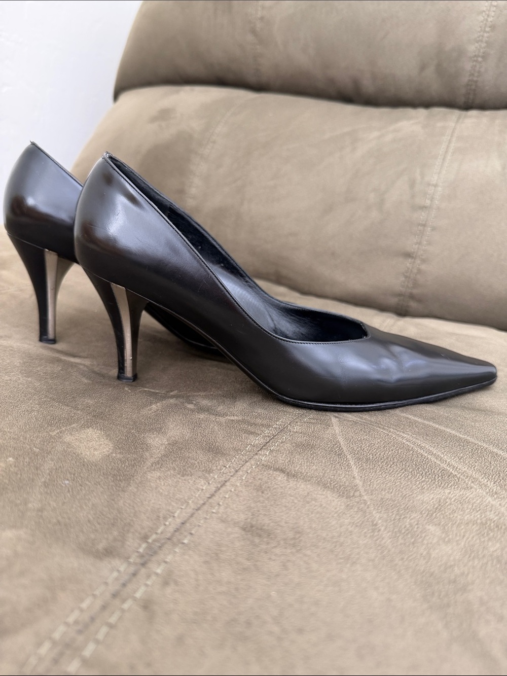 Salvatore Ferragamo Vintage Pointed Toe Pumps - 8B - Vibram Resoled 🇮🇹